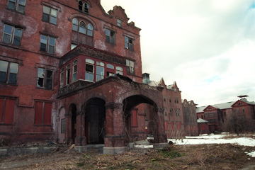 Photograph of the ruined portico at Northampton State Hospital